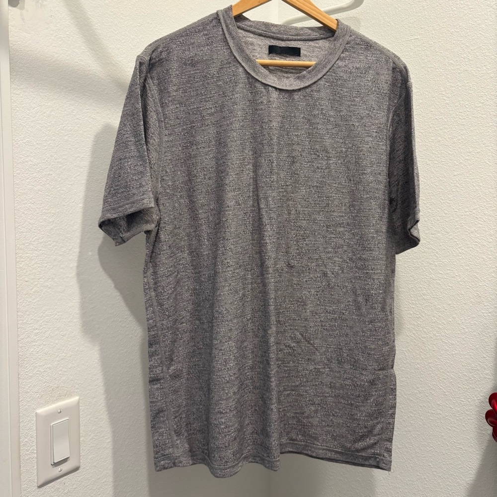 Fabletics Men’s Gray Short Sleeve Tee